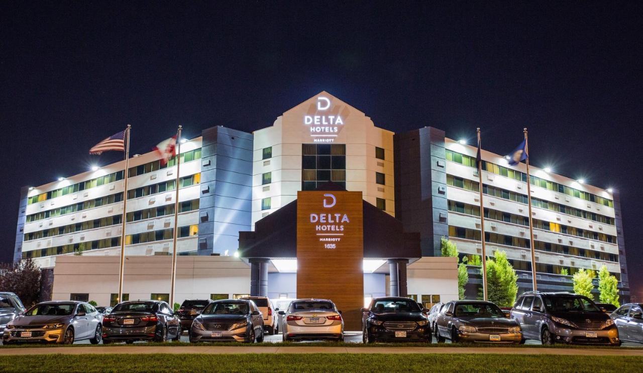 Delta Hotels By Marriott Фарго Екстериор снимка