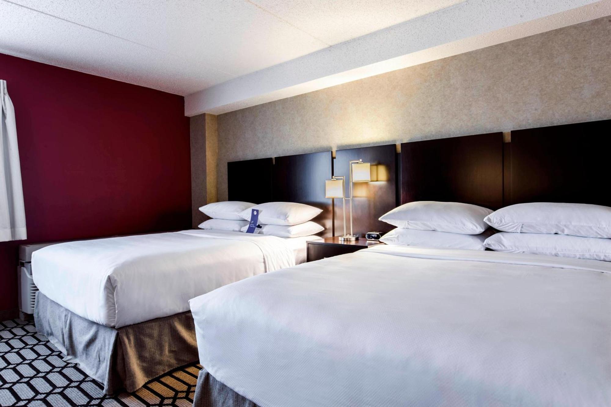 Delta Hotels By Marriott Фарго Екстериор снимка