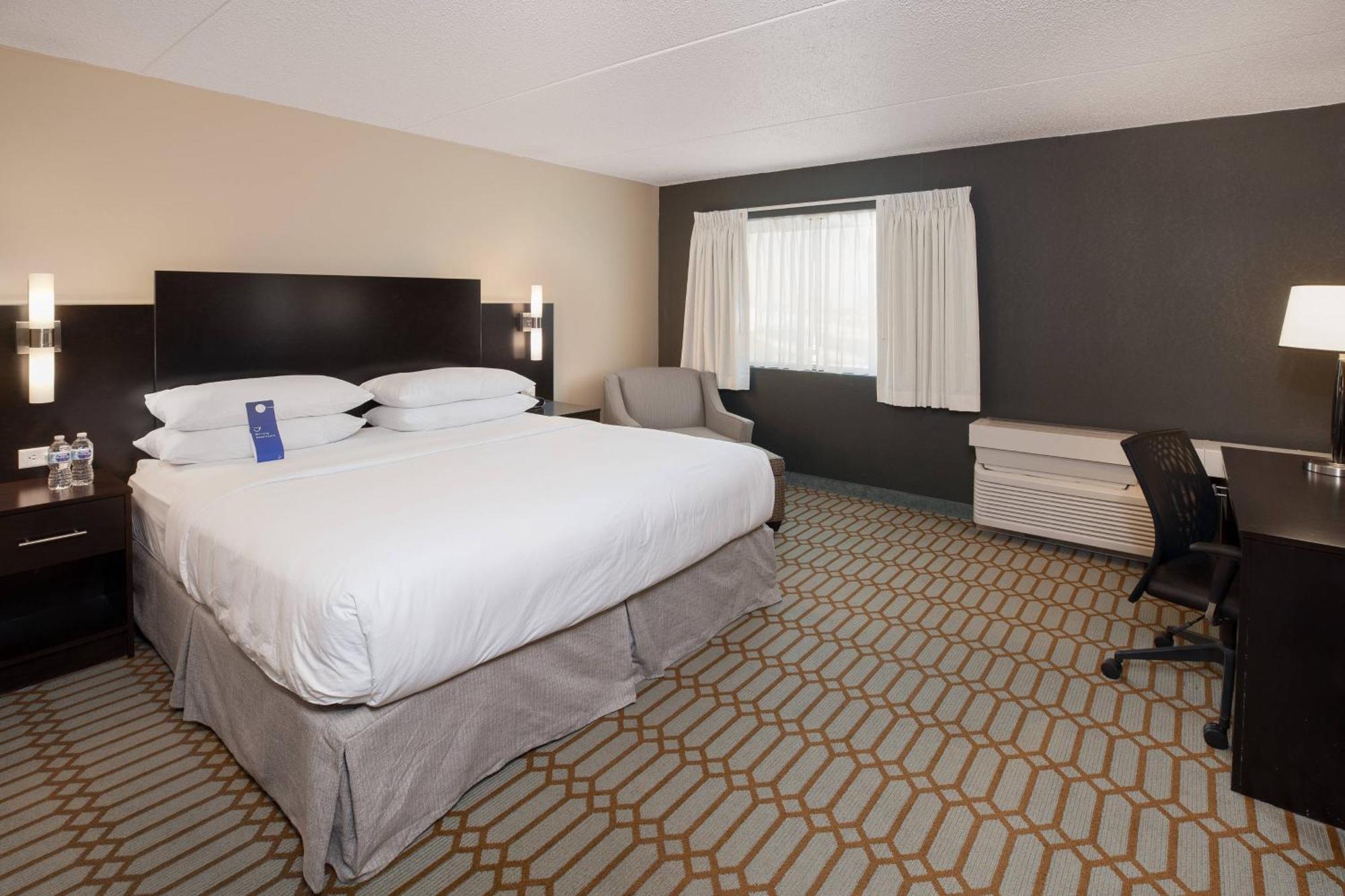 Delta Hotels By Marriott Фарго Екстериор снимка