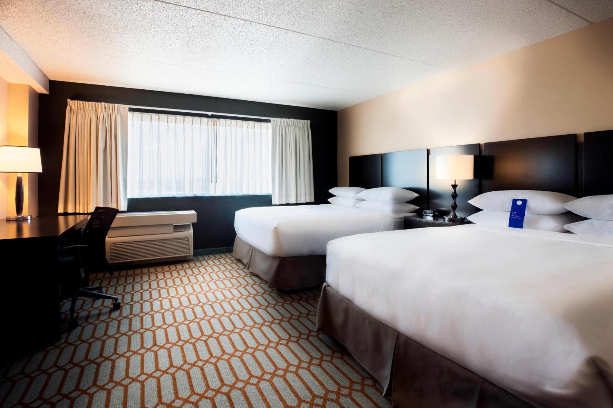 Delta Hotels By Marriott Фарго Екстериор снимка