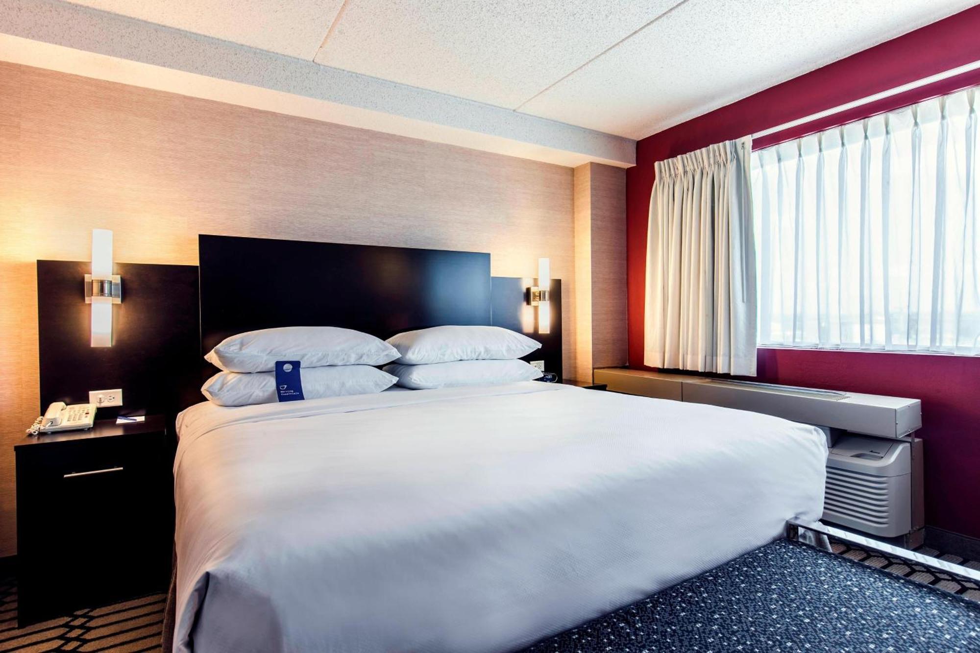 Delta Hotels By Marriott Фарго Екстериор снимка